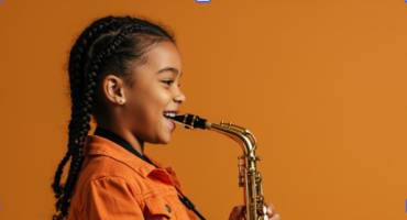 Enfant jouant du saxo