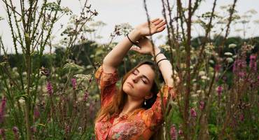 Loony Bee ©EvrardPhotographyDeaf